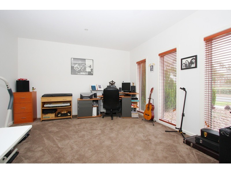 6 Lavender Park Road, Cairnlea VIC 3023