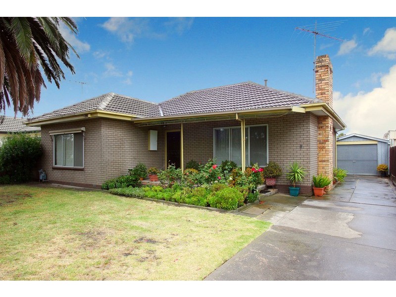 8 Cooke Avenue, Sunshine North VIC 3020