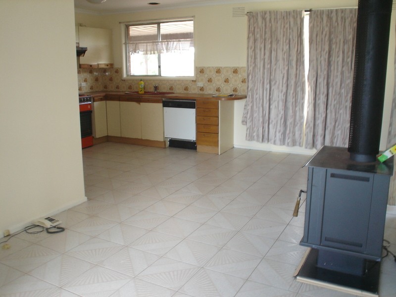 12 Leavesdon Avenue, Kealba VIC 3021