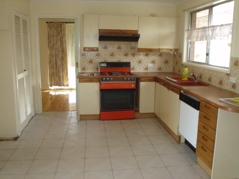 12 Leavesdon Avenue, Kealba VIC 3021