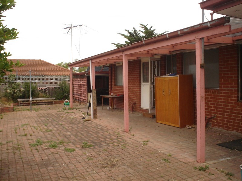 12 Leavesdon Avenue, Kealba VIC 3021