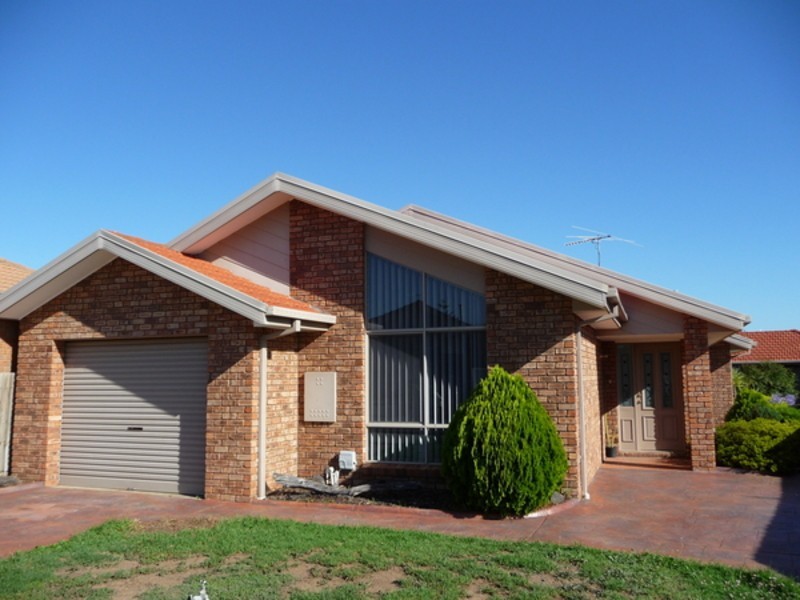 1/1 Malster Court, Keilor Downs VIC 3038