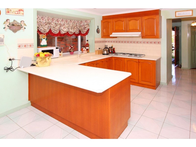 4 Landau Court, Taylors Lakes VIC 3038