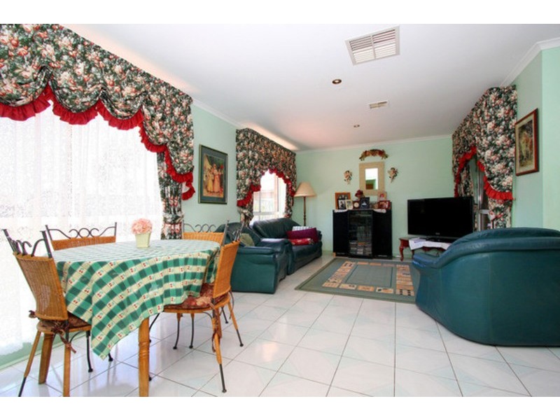 4 Landau Court, Taylors Lakes VIC 3038