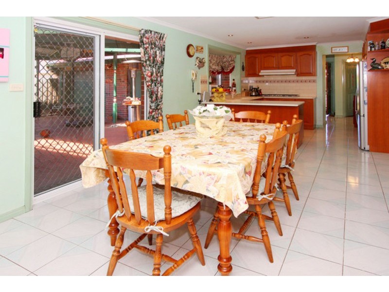 4 Landau Court, Taylors Lakes VIC 3038