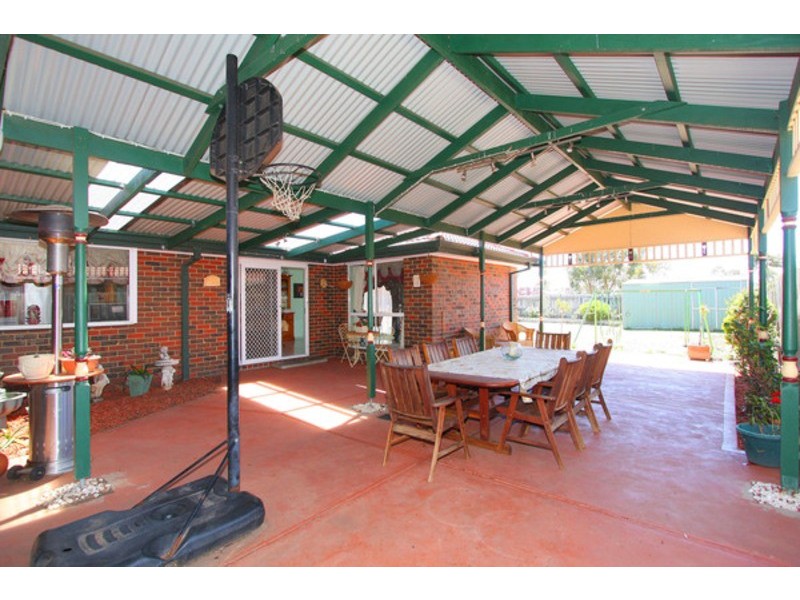 4 Landau Court, Taylors Lakes VIC 3038