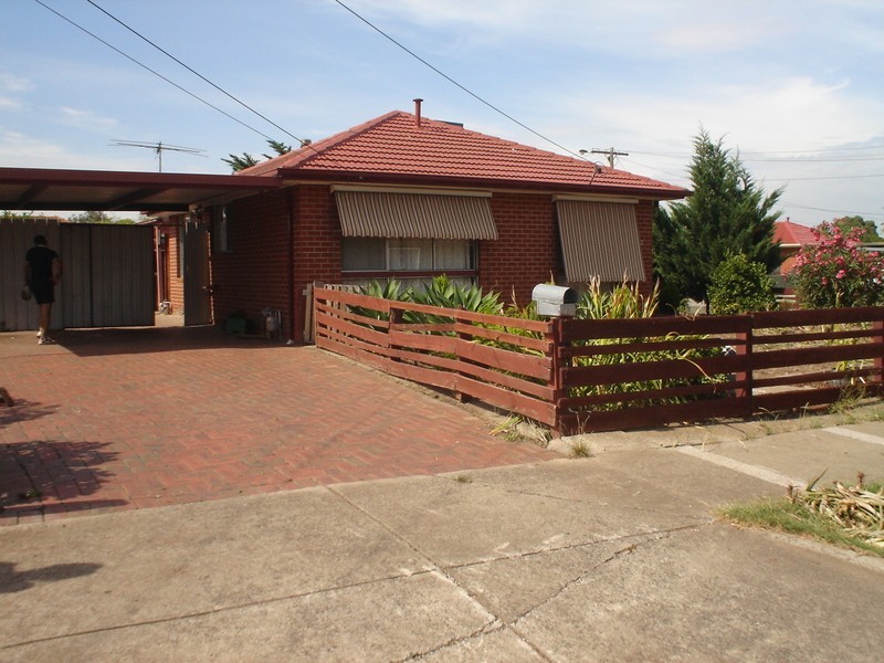 12 Leavesdon Avenue, Kealba VIC 3021