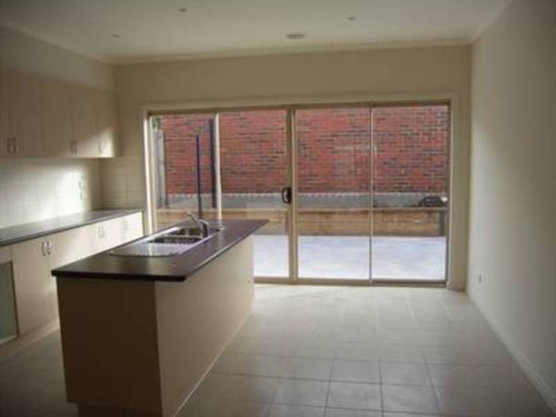 3/12 Buckingham Street, Sydenham VIC 3037