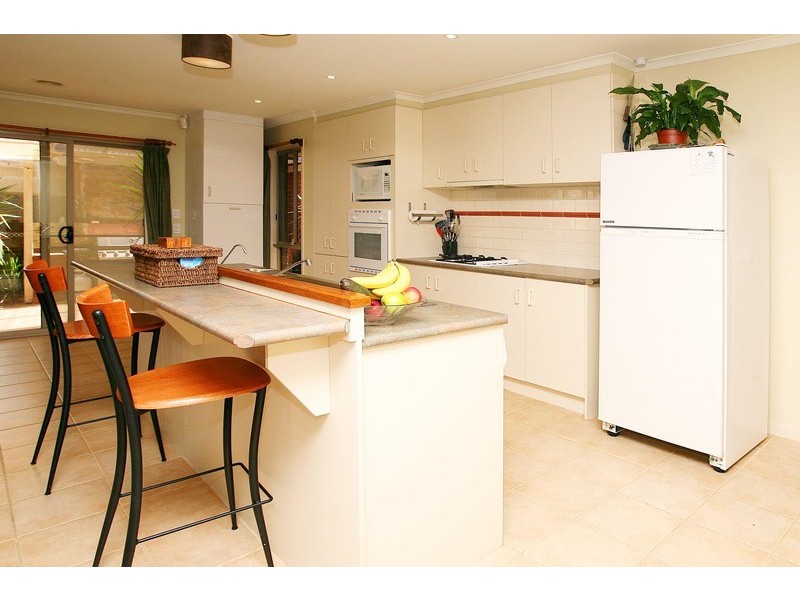 12 Tormorvey Avenue, Hillside VIC 3037