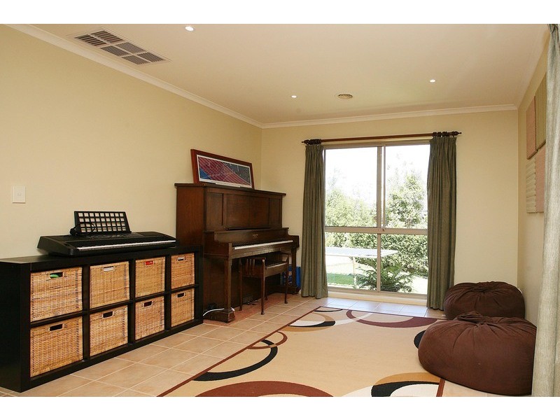 12 Tormorvey Avenue, Hillside VIC 3037