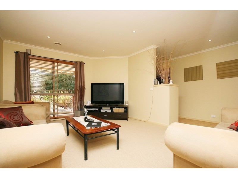 12 Tormorvey Avenue, Hillside VIC 3037