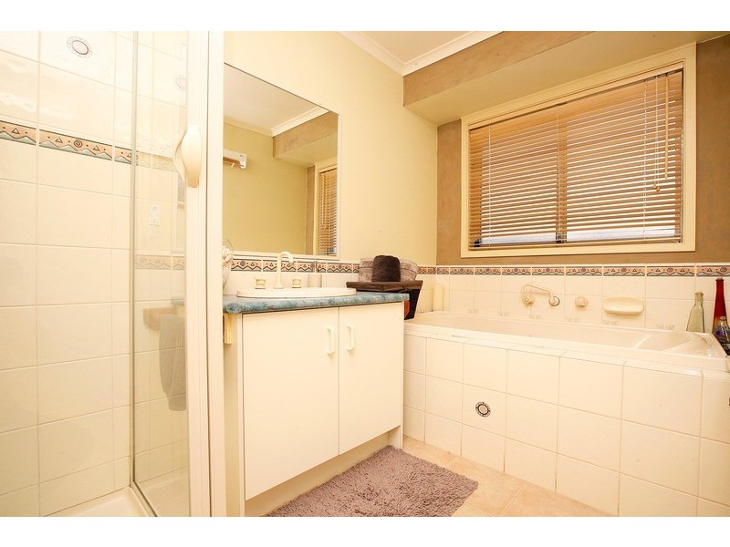 12 Tormorvey Avenue, Hillside VIC 3037