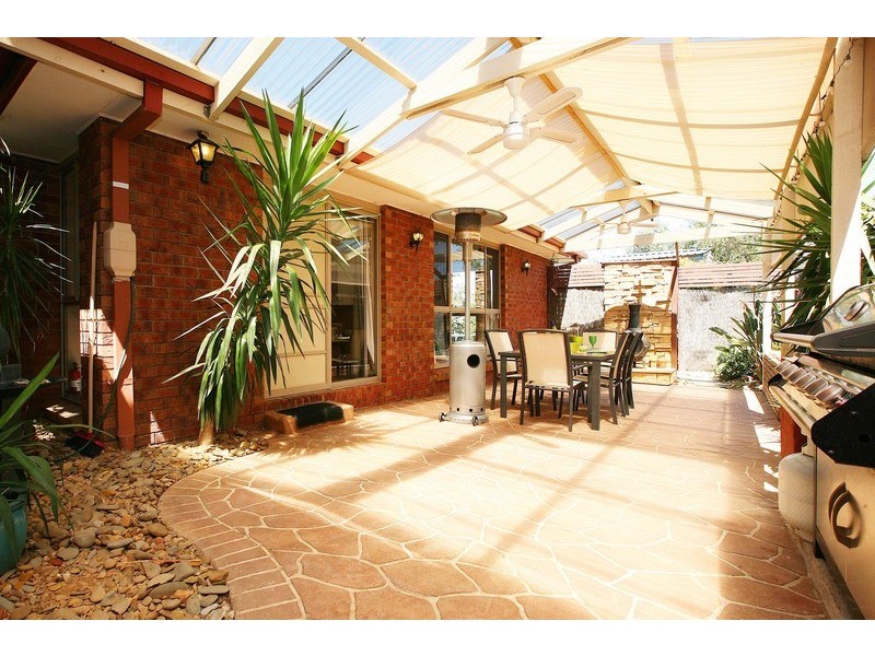 12 Tormorvey Avenue, Hillside VIC 3037