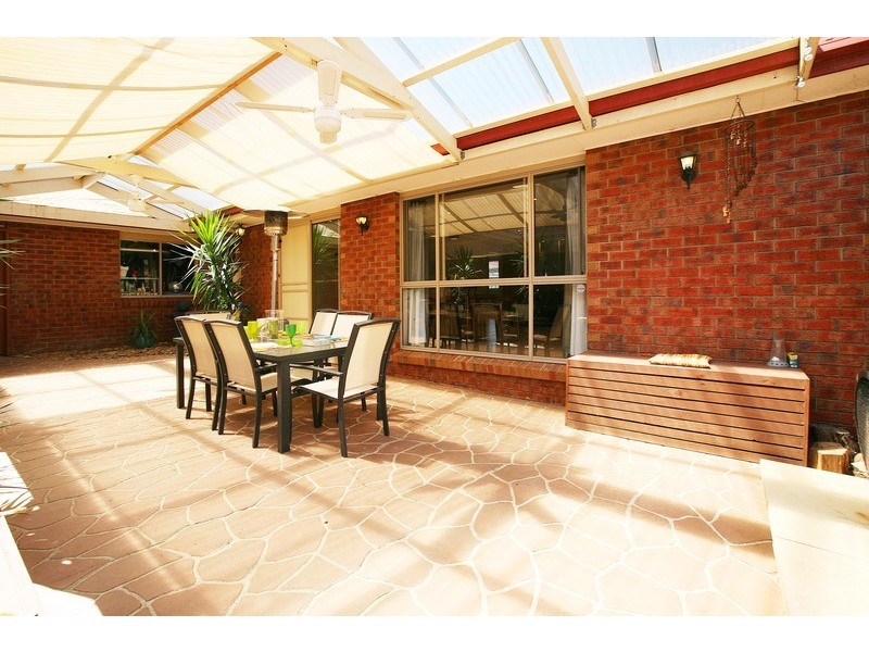 12 Tormorvey Avenue, Hillside VIC 3037