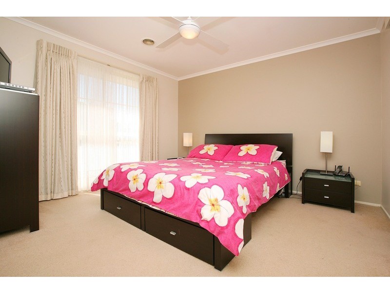 19 Meade Way, Sydenham VIC 3037