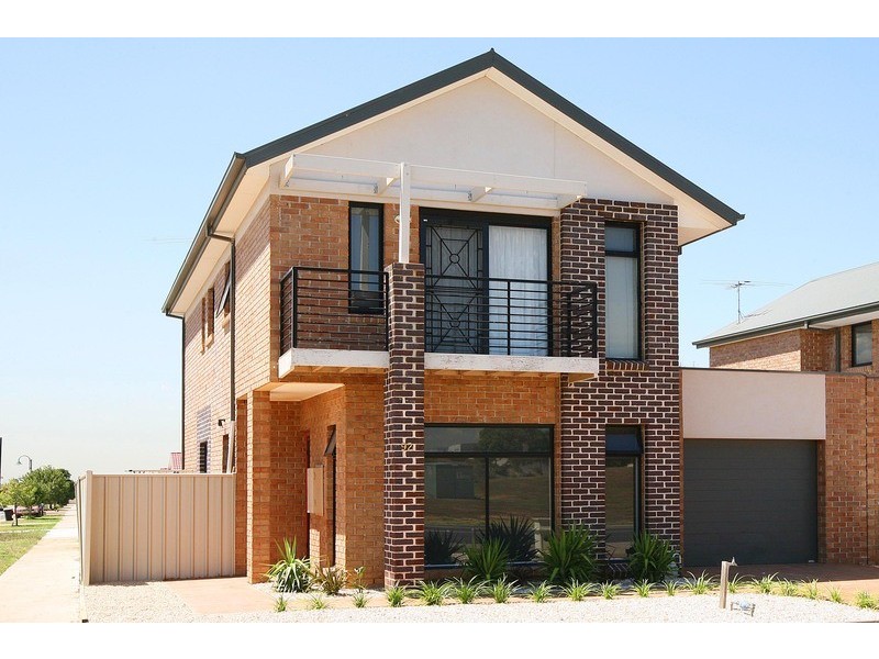 92 Jindabyne Avenue, Taylors Hill VIC 3037