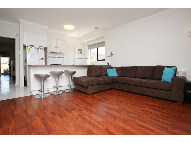 92 Jindabyne Avenue, Taylors Hill VIC 3037