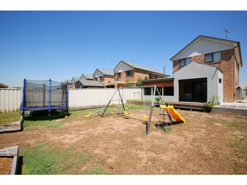 92 Jindabyne Avenue, Taylors Hill VIC 3037