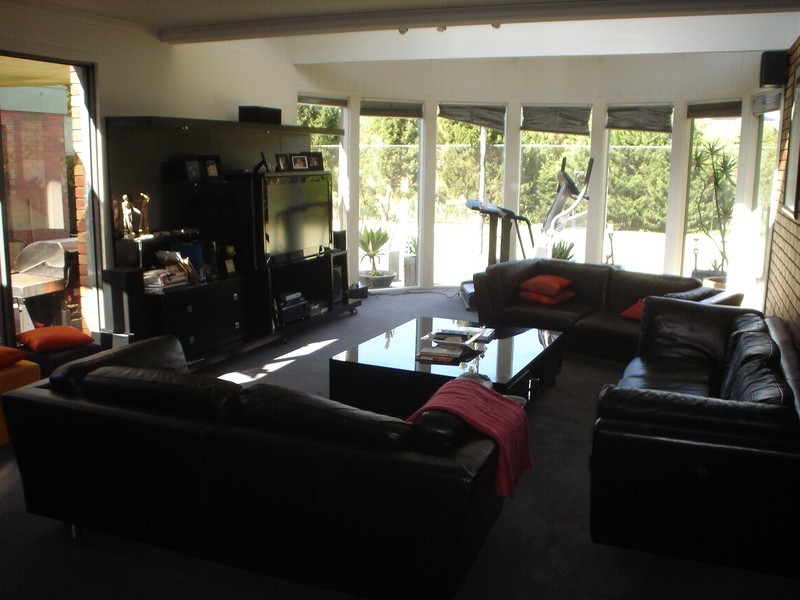 42 Petrik Drive, Keilor VIC 3036