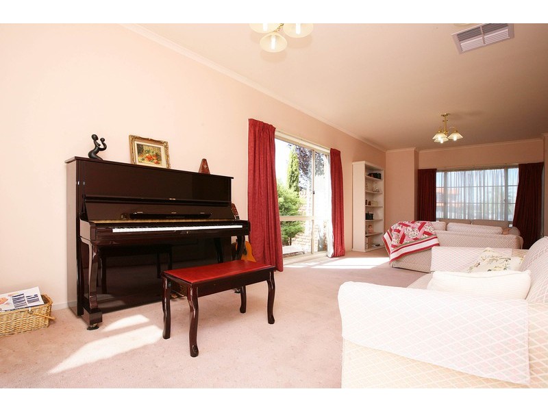 7 Thorogood Court, Taylors Lakes VIC 3038