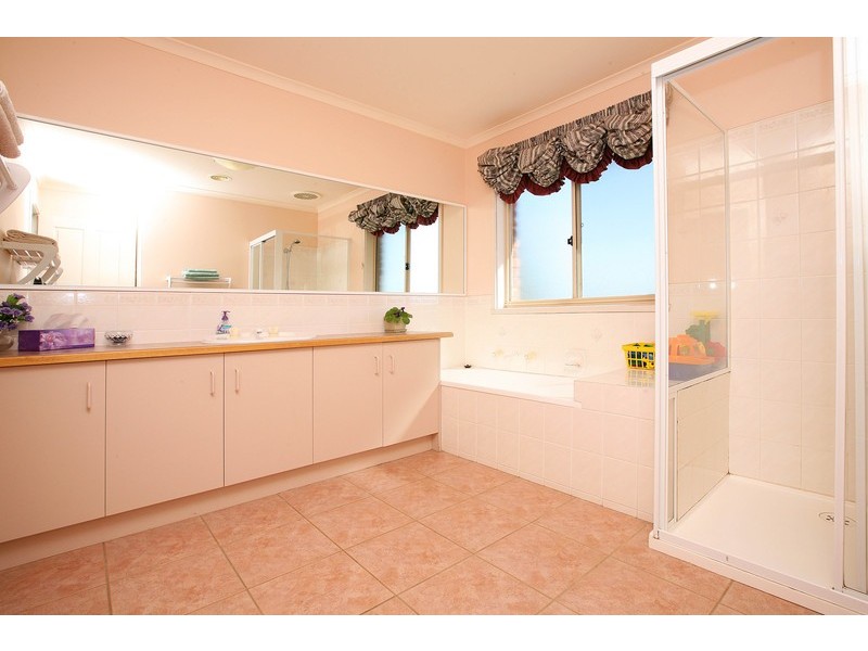 7 Thorogood Court, Taylors Lakes VIC 3038