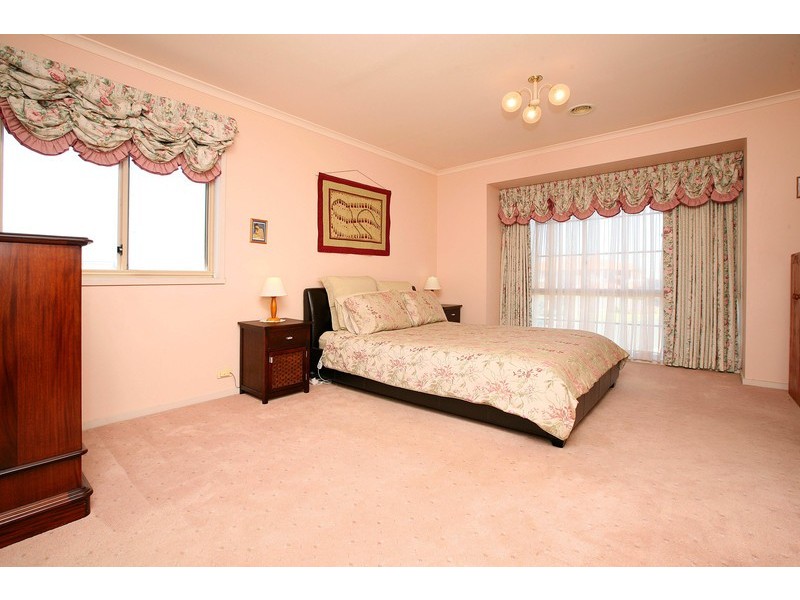 7 Thorogood Court, Taylors Lakes VIC 3038