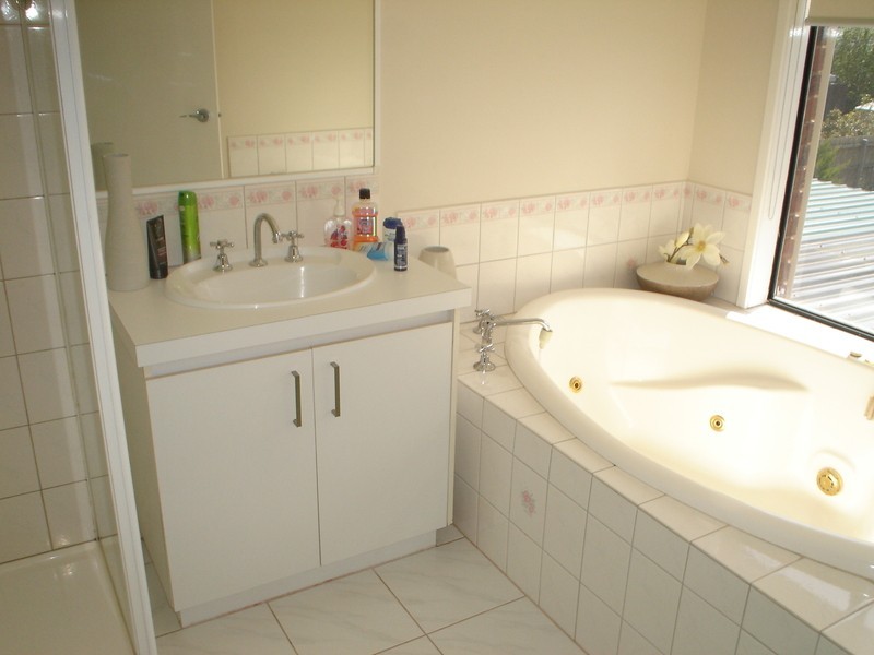 27 Grandview Crescent, Hillside VIC 3037