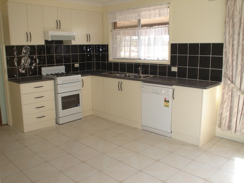 12 Leavesdon Avenue, Kealba VIC 3021