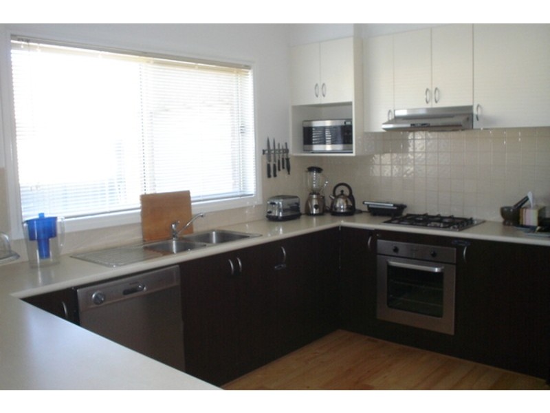 5 Dobell Crescent, Caroline Springs VIC 3023