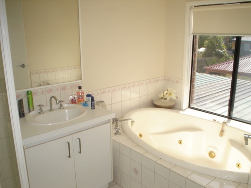 27 Grandview Crescent, Hillside VIC 3037