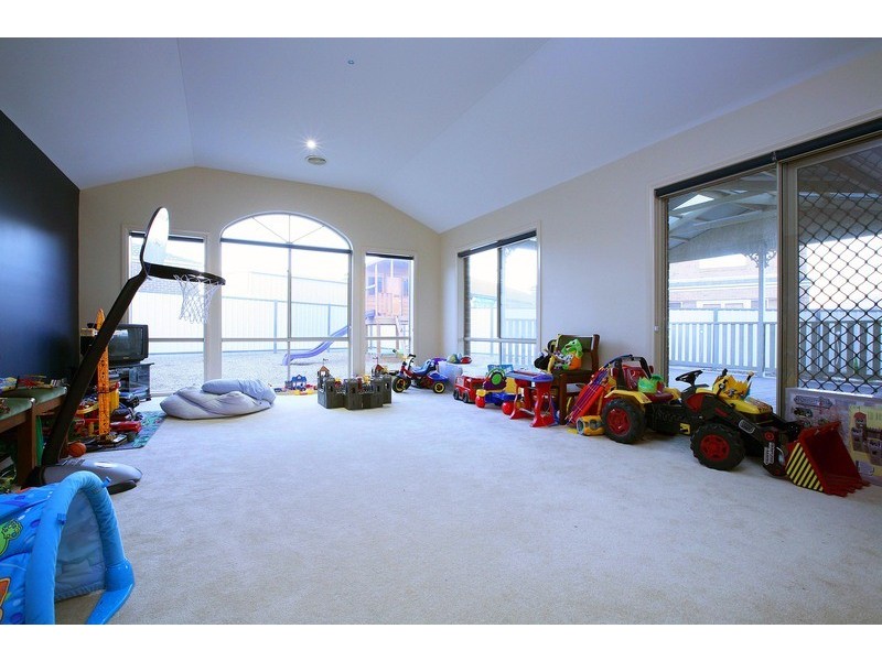 13 The Willows, Hillside VIC 3037