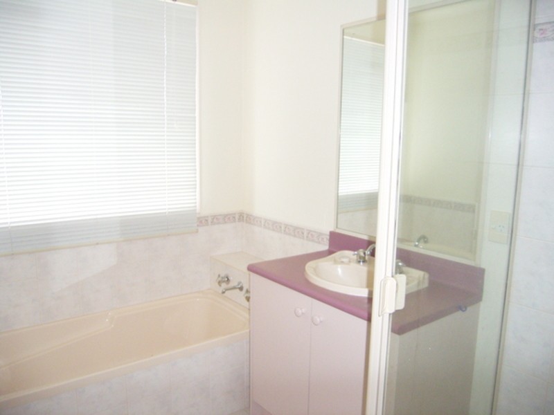 10 Martens Court, Taylors Lakes VIC 3038