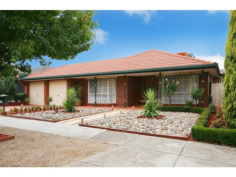 13 Hawkesbury Avenue, Hillside VIC 3037