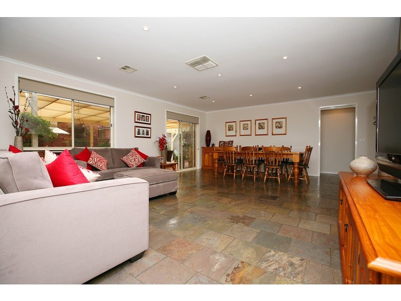 13 Hawkesbury Avenue, Hillside VIC 3037