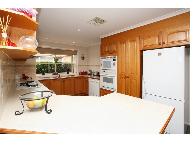 13 Hawkesbury Avenue, Hillside VIC 3037