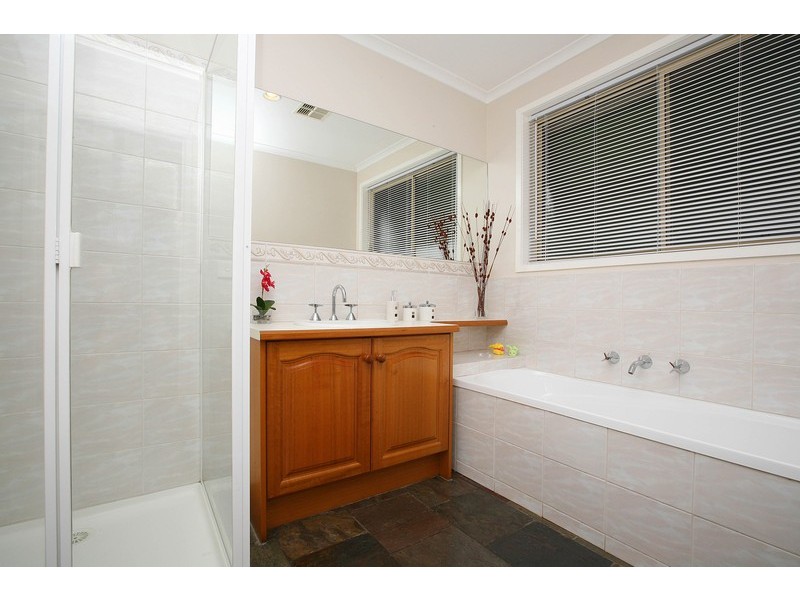 13 Hawkesbury Avenue, Hillside VIC 3037