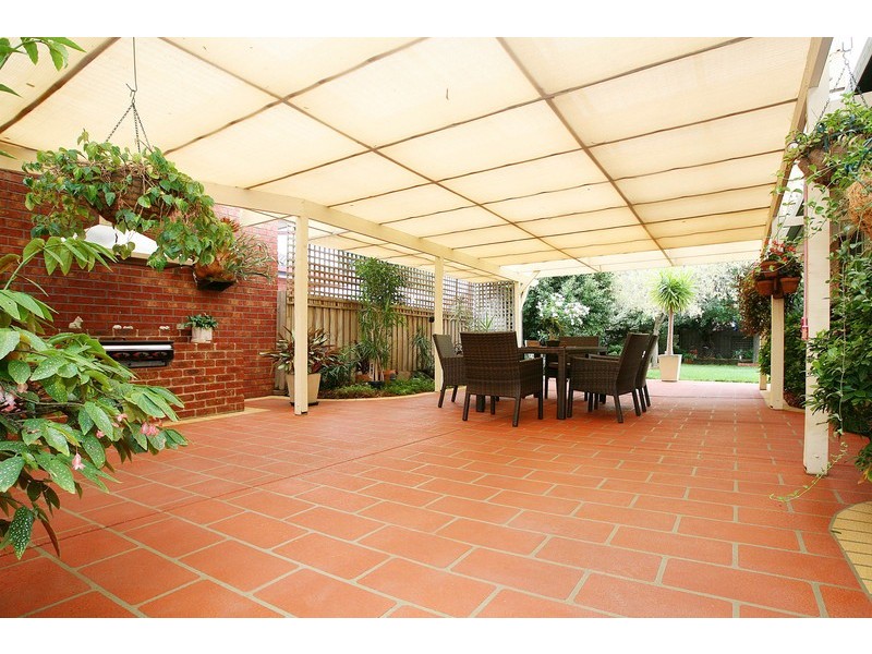 13 Hawkesbury Avenue, Hillside VIC 3037