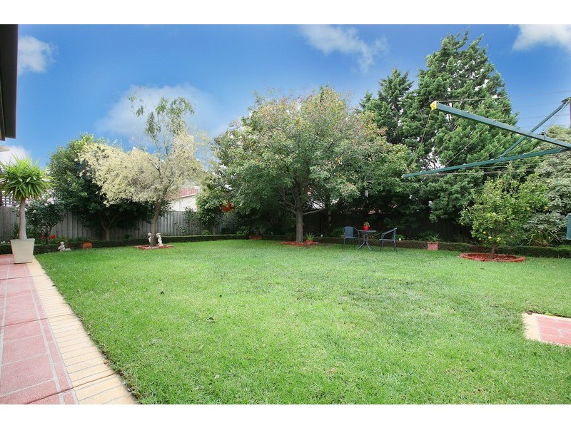 13 Hawkesbury Avenue, Hillside VIC 3037