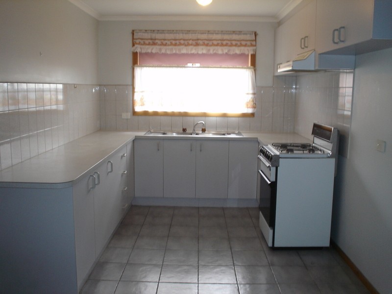 2/27 Roseberry Avenue, Keilor Downs VIC 3038