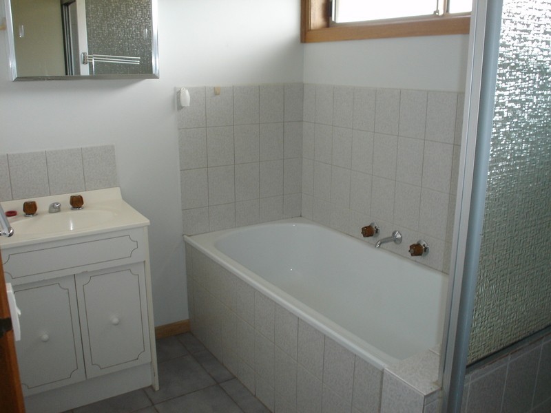 2/27 Roseberry Avenue, Keilor Downs VIC 3038