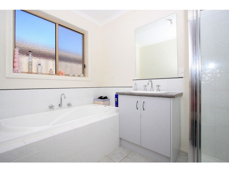 1/55 Jade Way, Hillside VIC 3037
