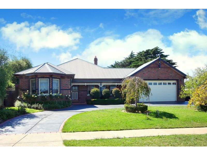 68 Castlewellan Boulevard, Hillside VIC 3037