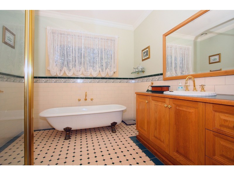 68 Castlewellan Boulevard, Hillside VIC 3037