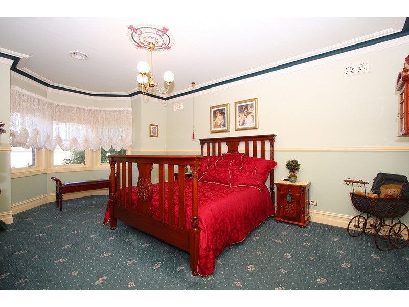 68 Castlewellan Boulevard, Hillside VIC 3037