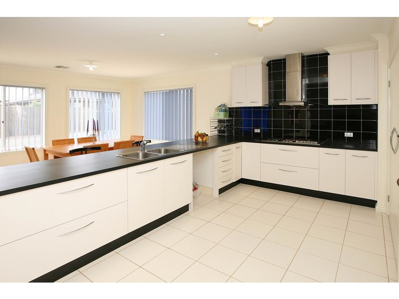 13 Catani Court, Burnside VIC 3023