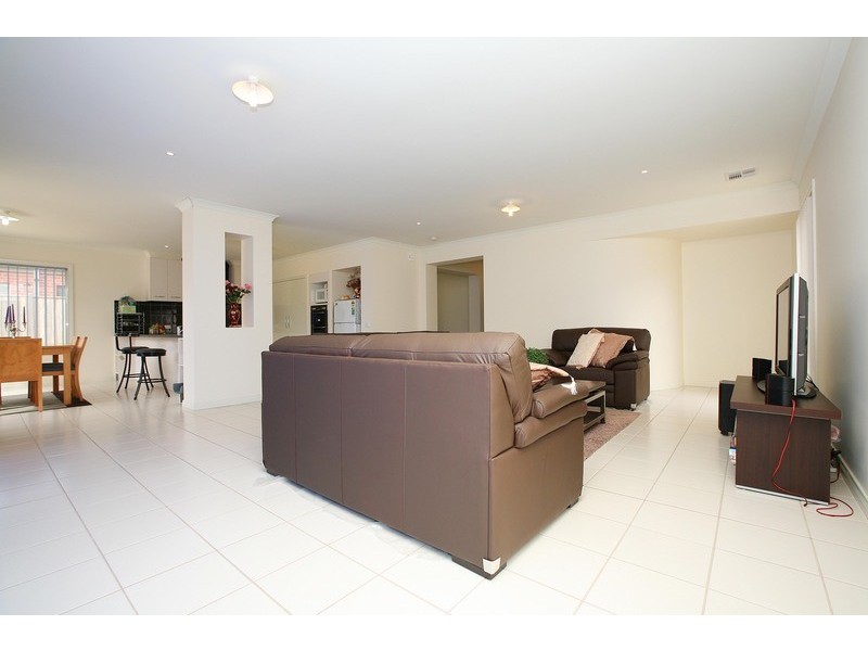 13 Catani Court, Burnside VIC 3023