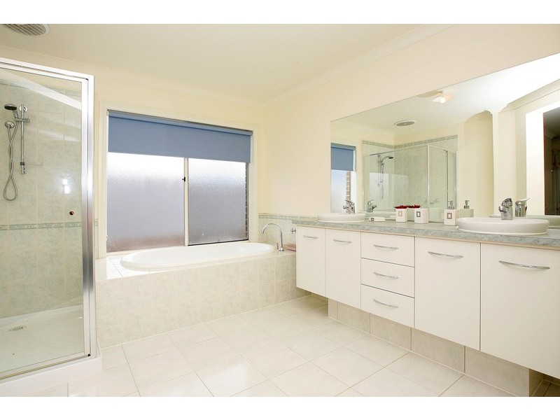13 Catani Court, Burnside VIC 3023