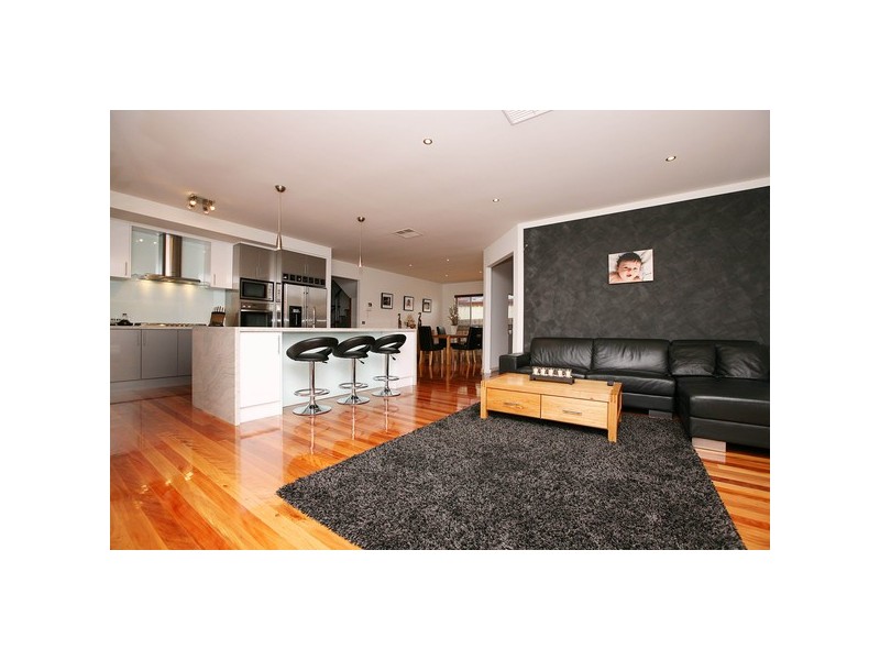 5 Marrowie Place, Taylors Hill VIC 3037