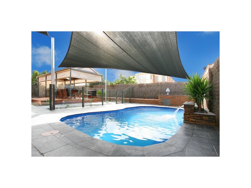 5 Marrowie Place, Taylors Hill VIC 3037