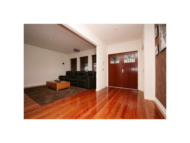 5 Marrowie Place, Taylors Hill VIC 3037